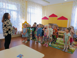 Коммуникативно-познавательный досуг "Происшествие на ярмарке игрушек" Коммуникативно-познавательный досуг "Происшествие на ярмарке игрушек".