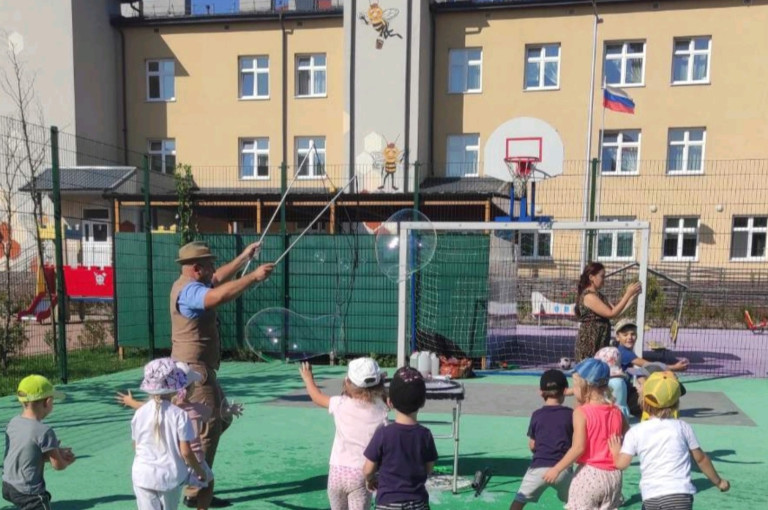 Шоу мыльных пузырей Шоу мыльных пузырей.
