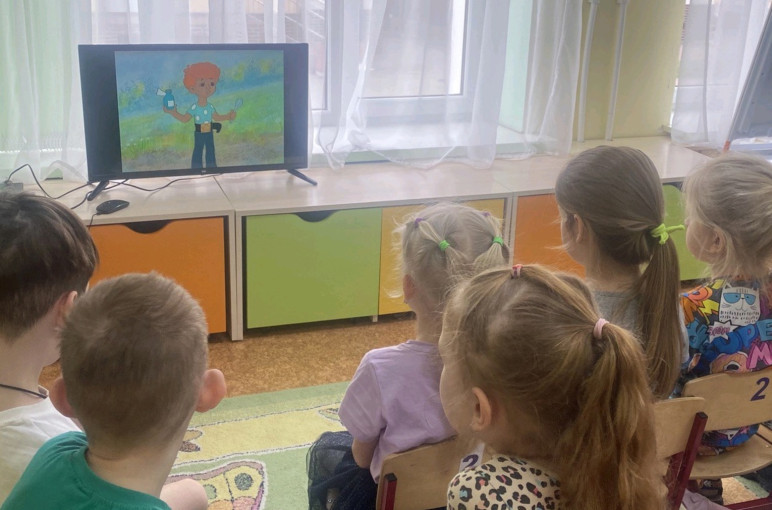 Просмотр мультипликационного фильма о войне "Василек" Просмотр мультипликационного фильма о войне "Василек".